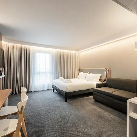 Express & - Rives De Vesle By Ihg 4* رانس