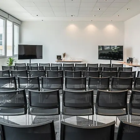 Hotel Express & - Rives De Vesle By Ihg 4*