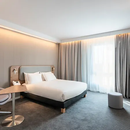 Hotel Express&suites - Rives De Vesle By Ihg Reims