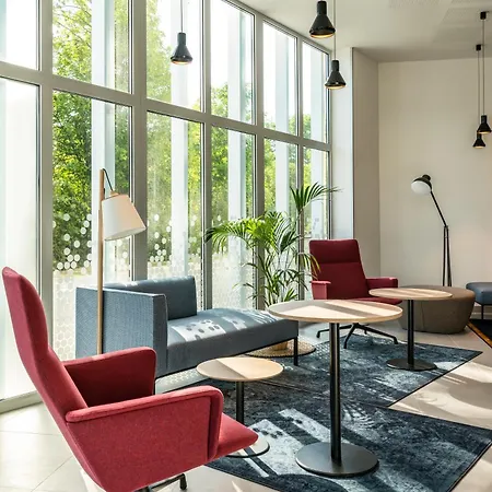 Hotel Express&suites - Rives De Vesle By Ihg