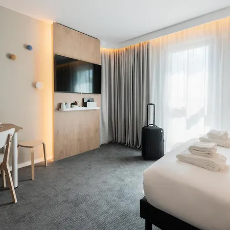 Express & - Rives De Vesle By Ihg Hotel 4*