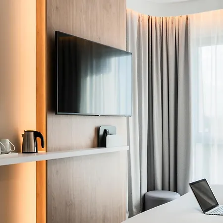 فندق Express & - Rives De Vesle By Ihg رانس