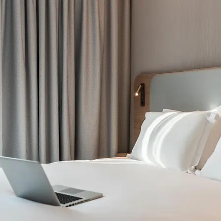 فندق Express & - Rives De Vesle By Ihg 4*