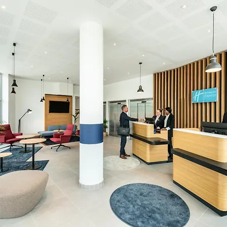 Express&suites - Rives De Vesle By Ihg