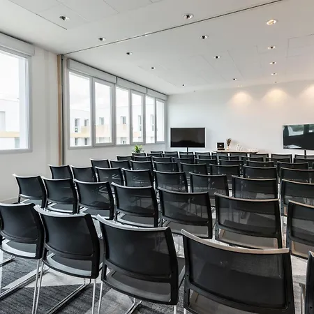 Hotel Express & - Rives De Vesle By Ihg Reims