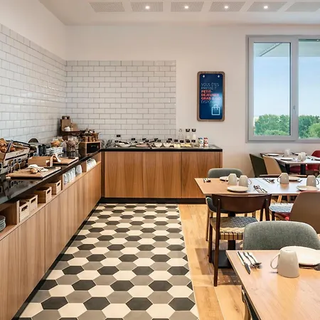 Express & - Rives De Vesle By Ihg 4*