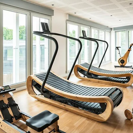 Hotel Express&suites - Rives De Vesle By Ihg 4*