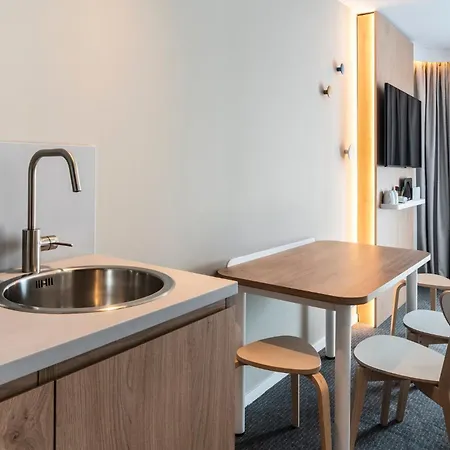 Express & - Rives De Vesle By Ihg Hotell