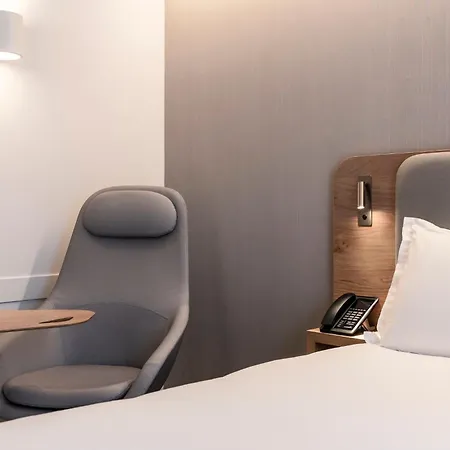 Hotel Express & - Rives De Vesle By Ihg Reims