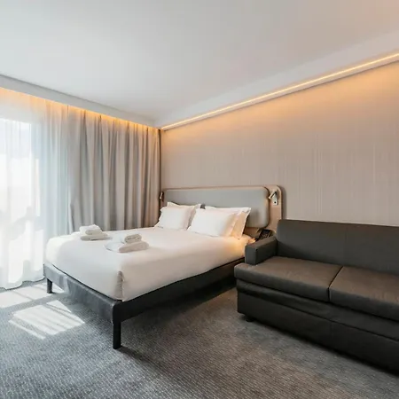 Hotel Express & - Rives De Vesle By Ihg 4*