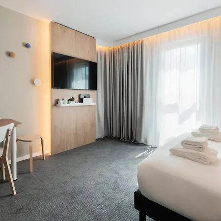 ホテル Express & - Rives De Vesle By Ihg ランス