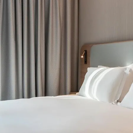 Express & - Rives De Vesle By Ihg 酒店
