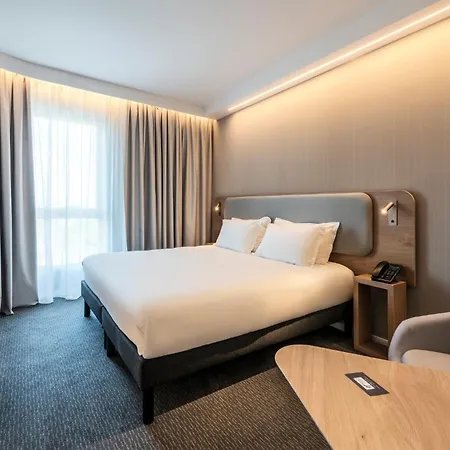 Express&suites - Rives De Vesle By Ihg Hotel Reims