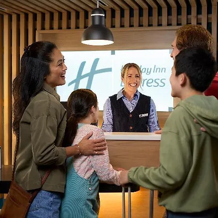 Hotel Express & - Rives De Vesle By Ihg