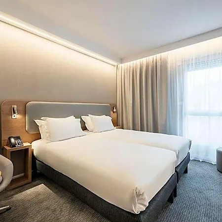 Hotel Express & - Rives De Vesle By Ihg Reims