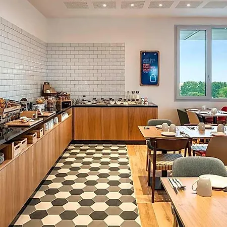 Hotel Express & - Rives De Vesle By Ihg 4*
