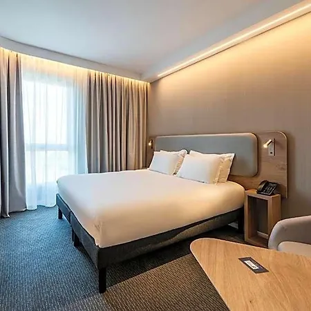 Express & - Rives De Vesle By Ihg Hotel