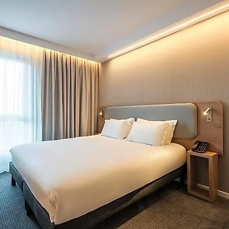 Hotel Express & - Rives De Vesle By Ihg 4*