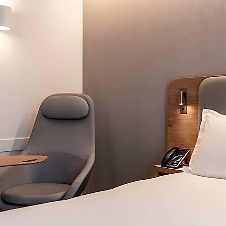 Hotel Express & - Rives De Vesle By Ihg