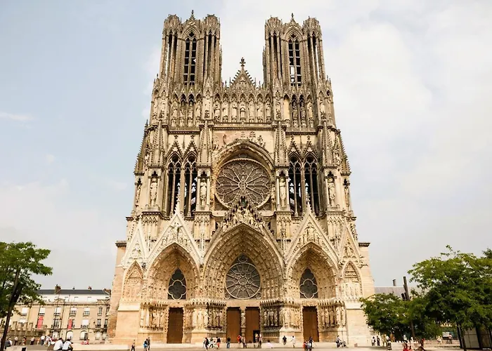 Hotel Express&suites - Rives De Vesle By Ihg 4*