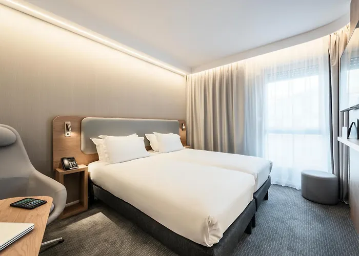 Express & - Rives De Vesle By Ihg 4* Remeš