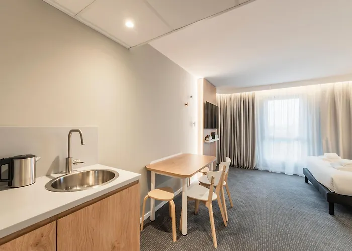 Express&suites - Rives De Vesle By Ihg 4* Reims