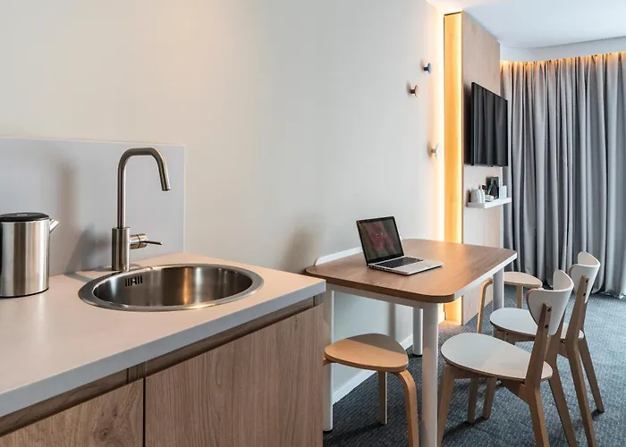 Express&suites - Rives De Vesle By Ihg Hotel