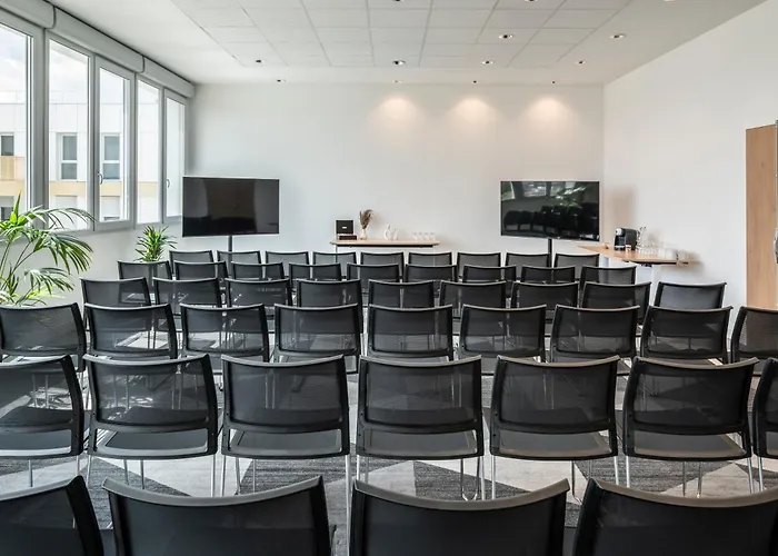 Hotel Express & - Rives De Vesle By Ihg 4*