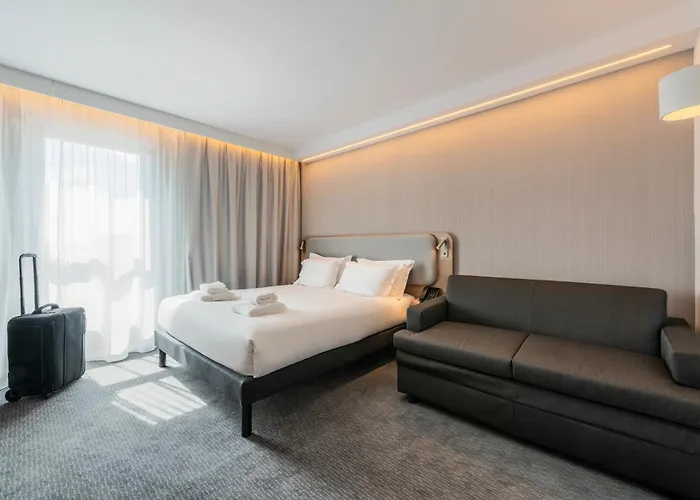 Express & - Rives De Vesle By Ihg 4*