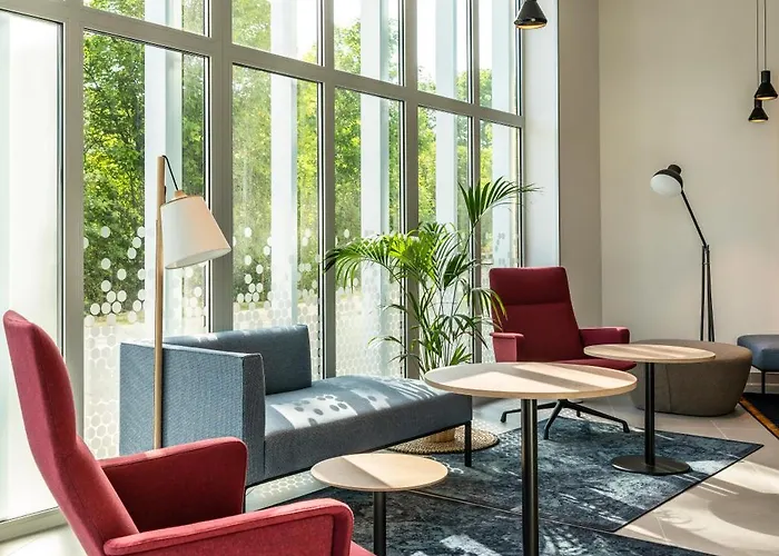 Hotel Express&suites - Rives De Vesle By Ihg