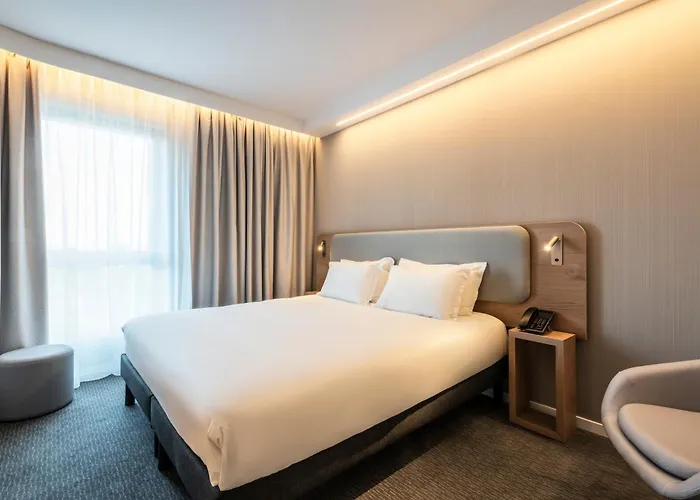 Express & - Rives De Vesle By Ihg Hotel 4*