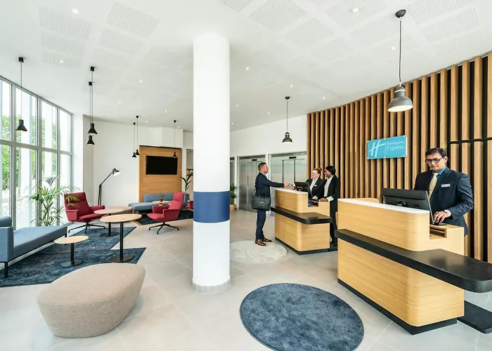 Express&suites - Rives De Vesle By Ihg