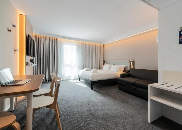 Hotel Express & - Rives De Vesle By Ihg