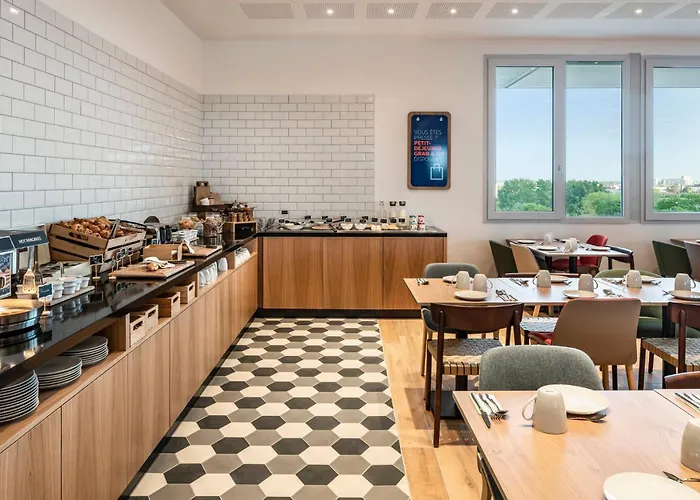 Express & - Rives De Vesle By Ihg 4*