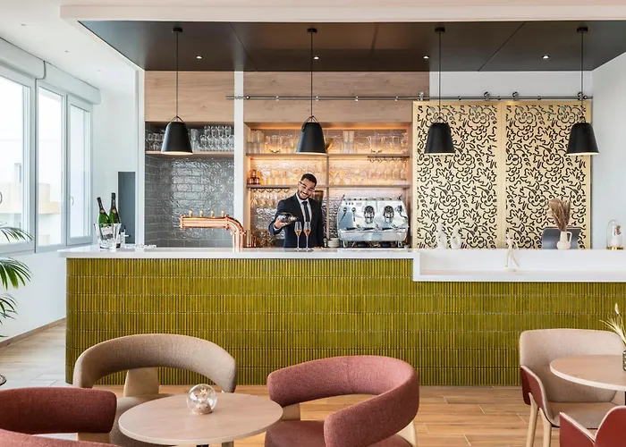 Express&suites - Rives De Vesle By Ihg Hotel 4*