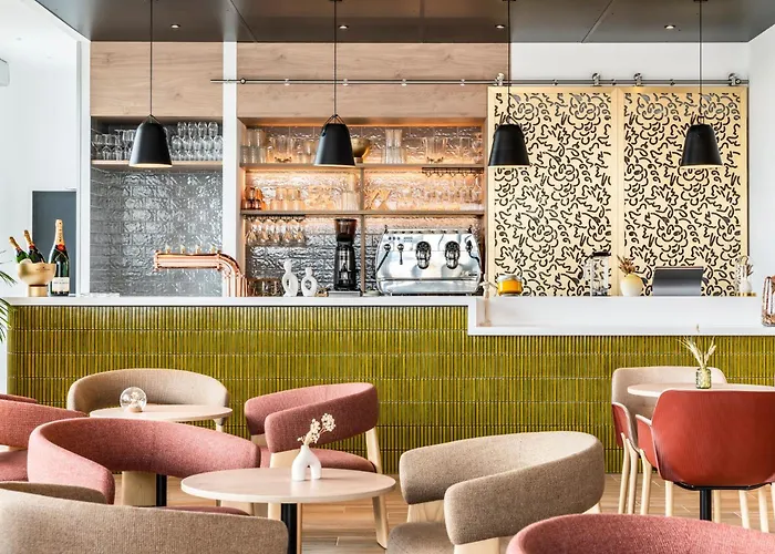 Express&suites - Rives De Vesle By Ihg Hotel 4*