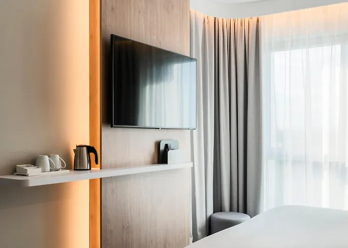 Express & - Rives De Vesle By Ihg 4*