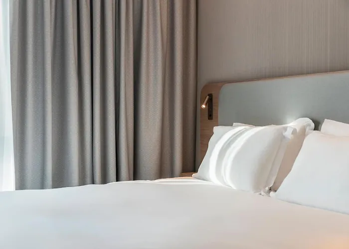 Express & - Rives De Vesle By Ihg Hotel